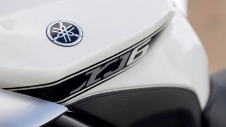 La nuova Yamaha XJ6 già disponibile a 6.190 euro f.c.