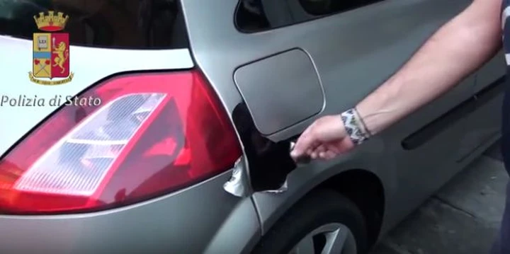 L'auto dei ladri cambia colore: aveva una pellicola