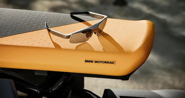 BMW Motorrad presenta gli Smartglasses ConnectedRide per i motociclisti [FOTO]