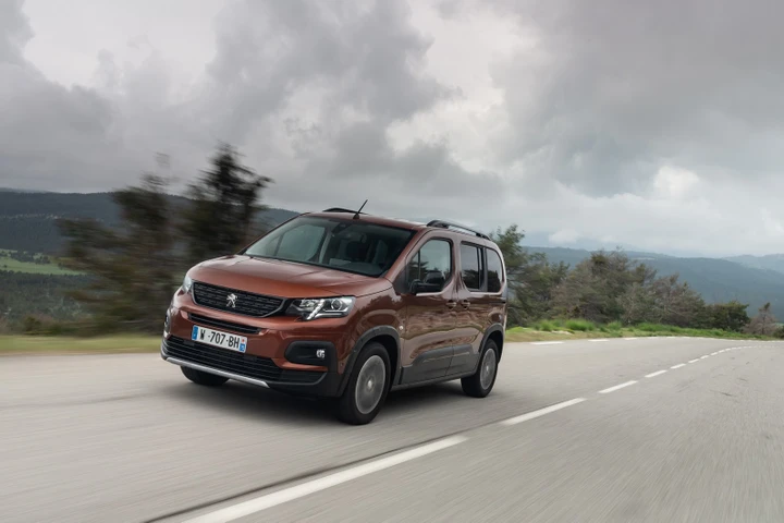 Peugeot Rifter: la nuova gamma per la multispazio del Leone