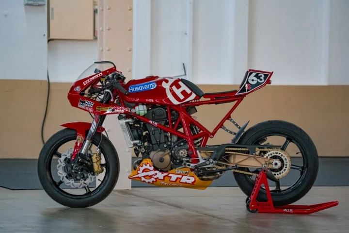 Husqvarna Rödpilen 701: la Vitpilen diventa una supermono estrema