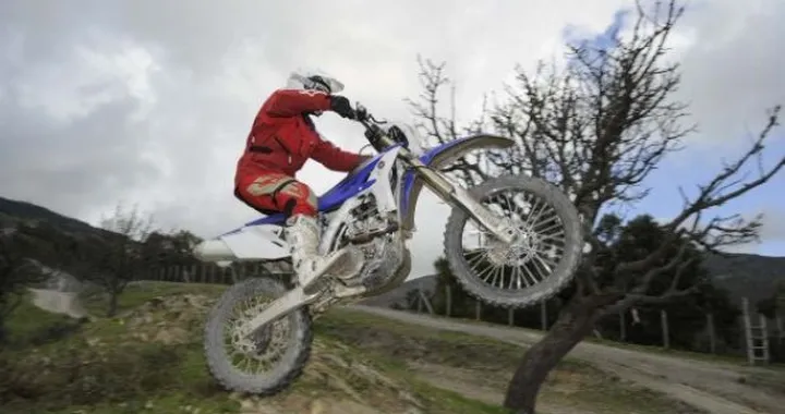 Yamaha WR450F: il Test di Motoblog, voglia di enduro