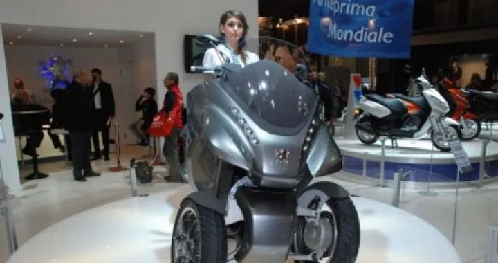 Peugeot: in arrivo lo scooter Hybrid 3 Evolution di serie e nuovi motori Compressor