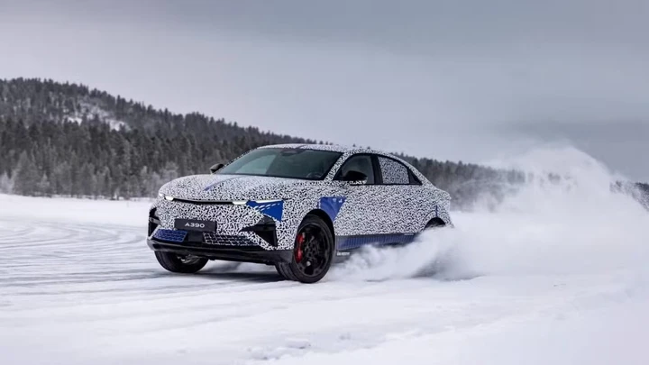 Alpine A390