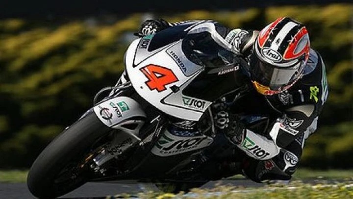 Aoyama in pole, Simoncelli solo ottavo. In 125 miglior tempo di Marquez