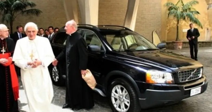 Ma quante macchine ha il Papa?
