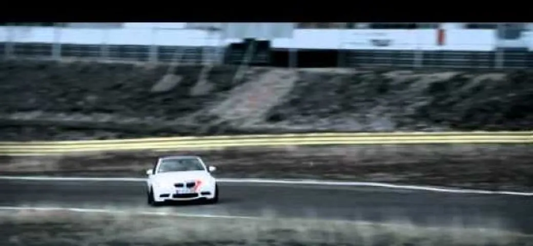 Video: BMW M3 VS BMW S 1000 RR