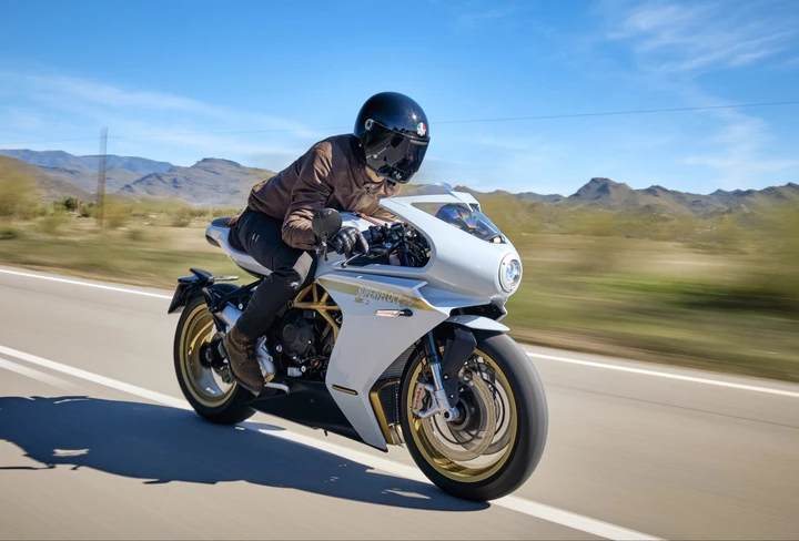 MV Agusta Superveloce e Superveloce S MY 2021: la sportiva vintage si evolve