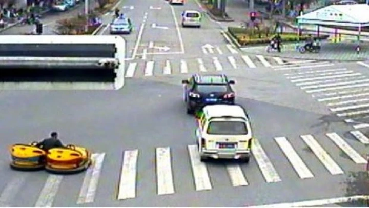 Cina: in giro con due autoscontri