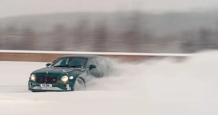 Bentley Flying Spur Speed: record su ghiaccio a Fällfors, 193 km/h