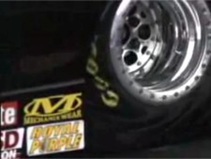 Dragster in slow-motion: gomme come stracci