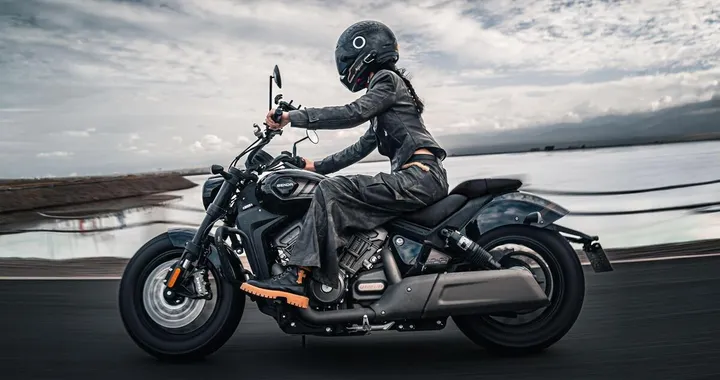 Benda Darkflag 500 Commander: V-Cruiser V4 di 496 cc a 8.990 euro