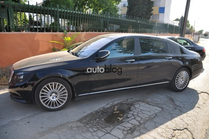Mercedes Classe S a passo lungo: foto spia