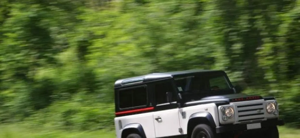 Aznom Land Rover Defender