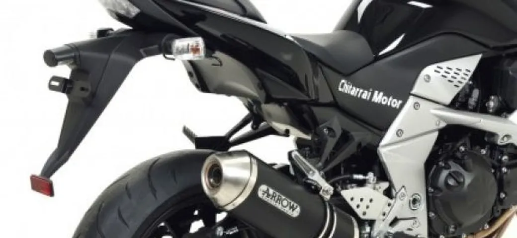 Scarichi Arrow Dark Line per Kawasaki Z750 e Honda Hornet