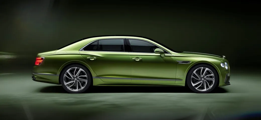 Nuova Bentley Flying Spur: la berlina di lusso con numeri da supercar