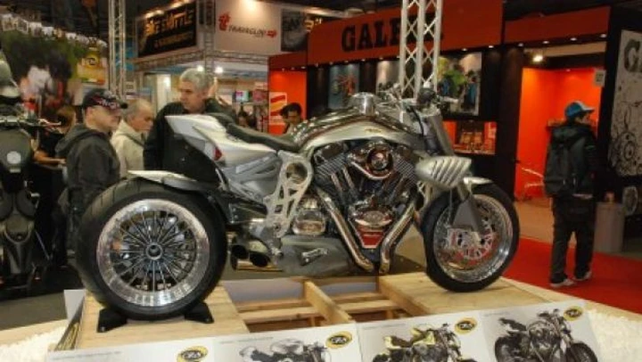 Live @ Eicma: CR&S Duu