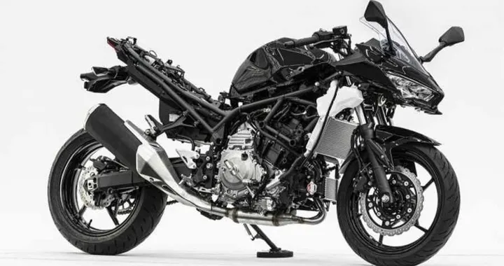Kawasaki svela il prototipo di una moto sportiva ibrida