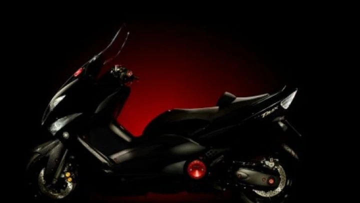 Anteprima Eicma: Accessori aftermarket Lightech per Yamaha T-Max 500