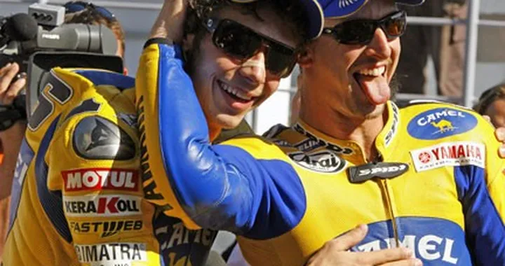 Colin Edwards rinnova con Yamaha