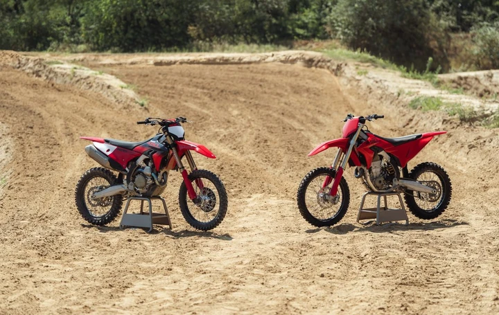 Ducati Desmo450 MX 2027, tante novità da 12.990 euro