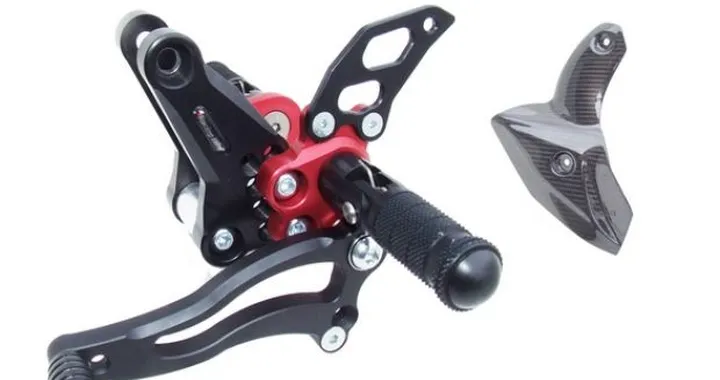 Pedane regolabili RacingBike per Ducati Streetfighter