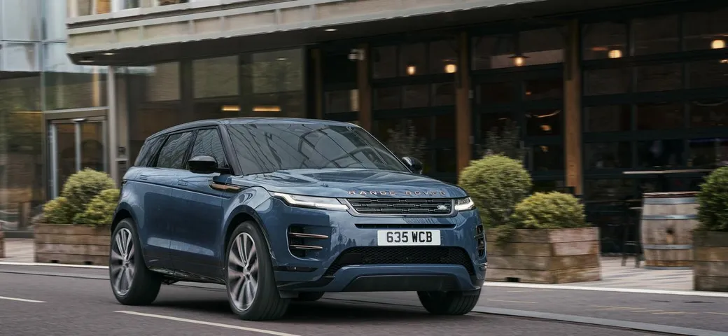 Range Rover Evoque 2024: il SUV compatto di lusso si aggiorna [FOTO]