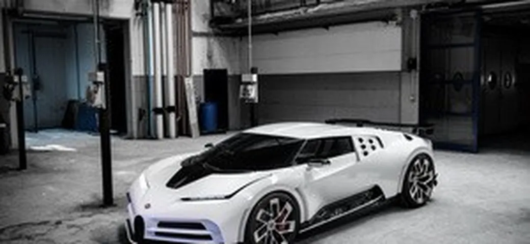 Bugatti Centodieci nel garage di Ronaldo dopo lo scudetto della Juventus