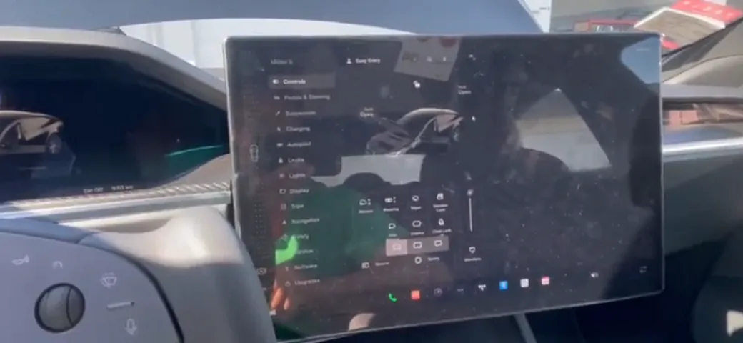 Nuove Tesla Model S e Model X: debutta lo schermo rotante