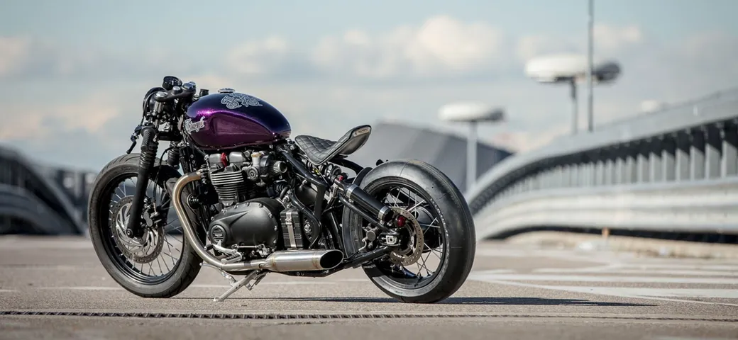 Hold on go fast, la Triumph Bobber di Down & Out