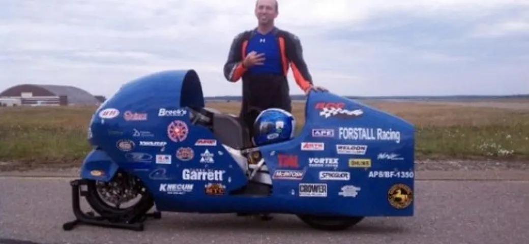Nuovo record di velocità: Bill Warner raggiunge i 502 km/h in sella ad una Hayabusa