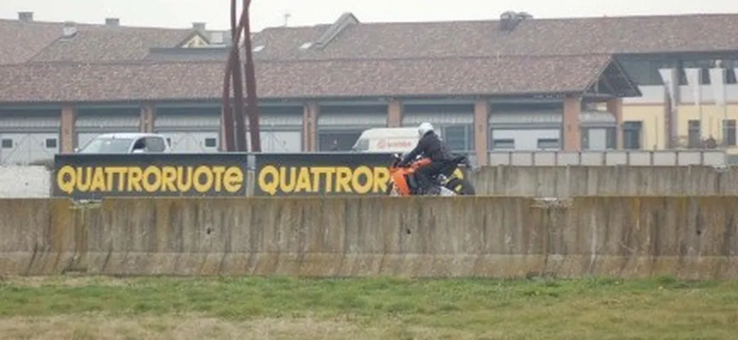 Spiata la KTM RC8 sulla pista di Vairano
