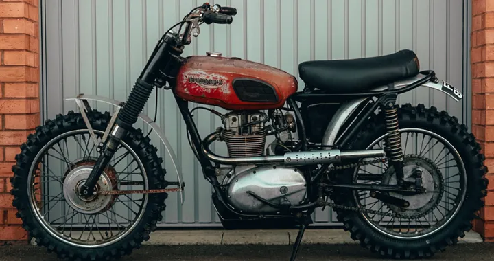 Dimenticata dal 1997, una Triumph T25W rinasce grazie a Instagram