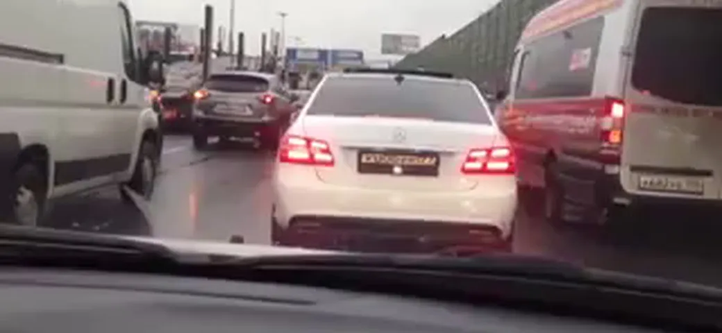Cambia targa automatico