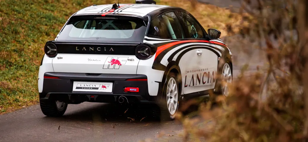 Tavares si mette al volante della nuova Lancia Ypsilon Rally 4HF