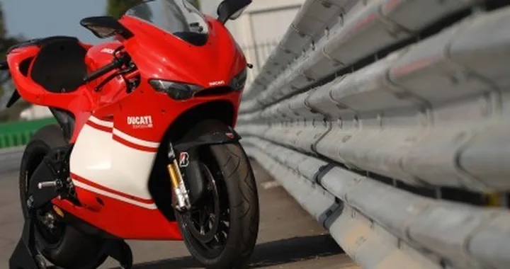Una Ducati Desmosedici RR per battere il record di velocità