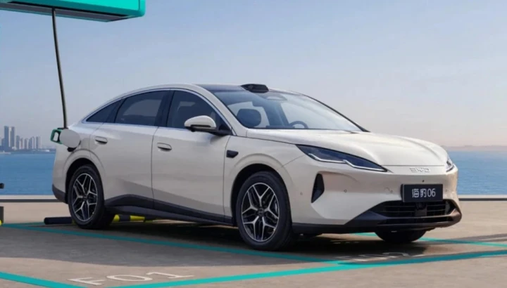 BYD Seal 6, 2.370 km senza rifornimento: la berlina che sfida diesel e SUV