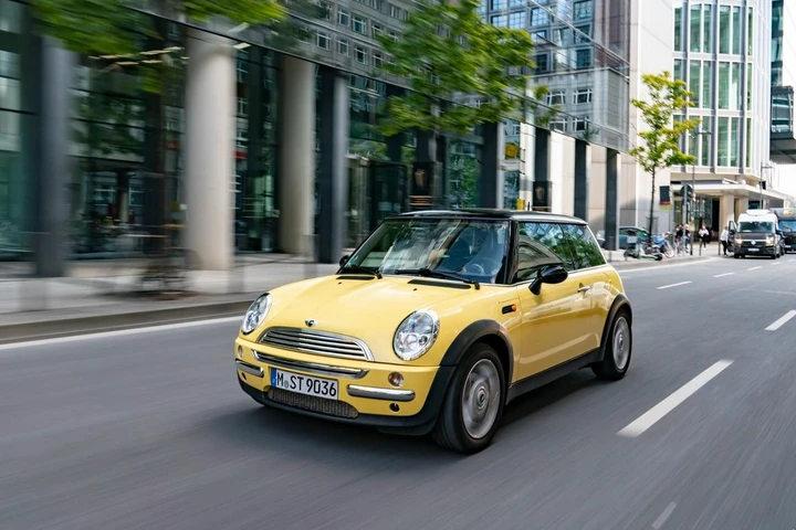 MINI: 20 anni per la seconda generazione di un mito