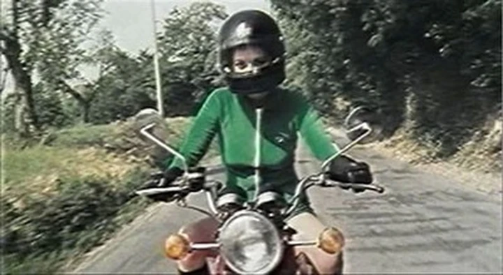 Edwige e la sua CB 350 rossa