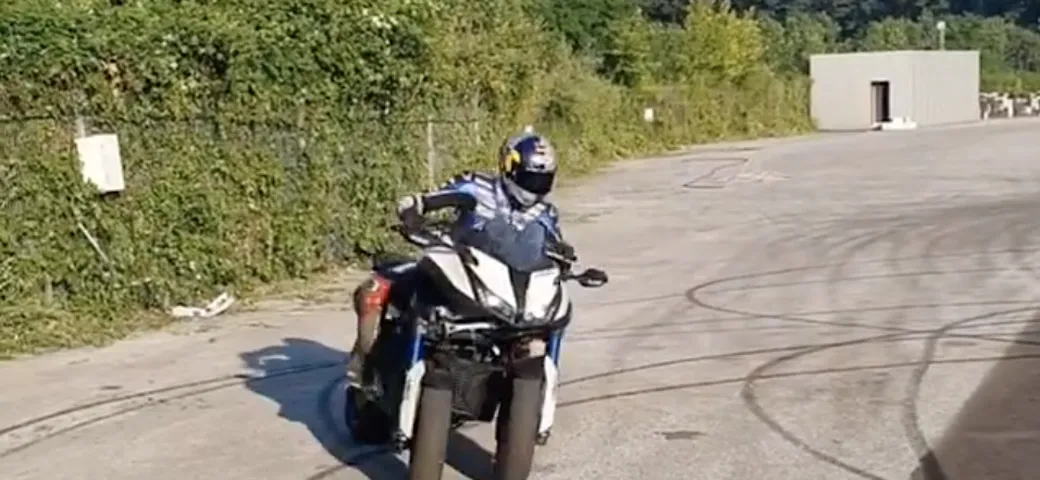 Toprak Razgatlioglu: di traverso con la Niken [Video]