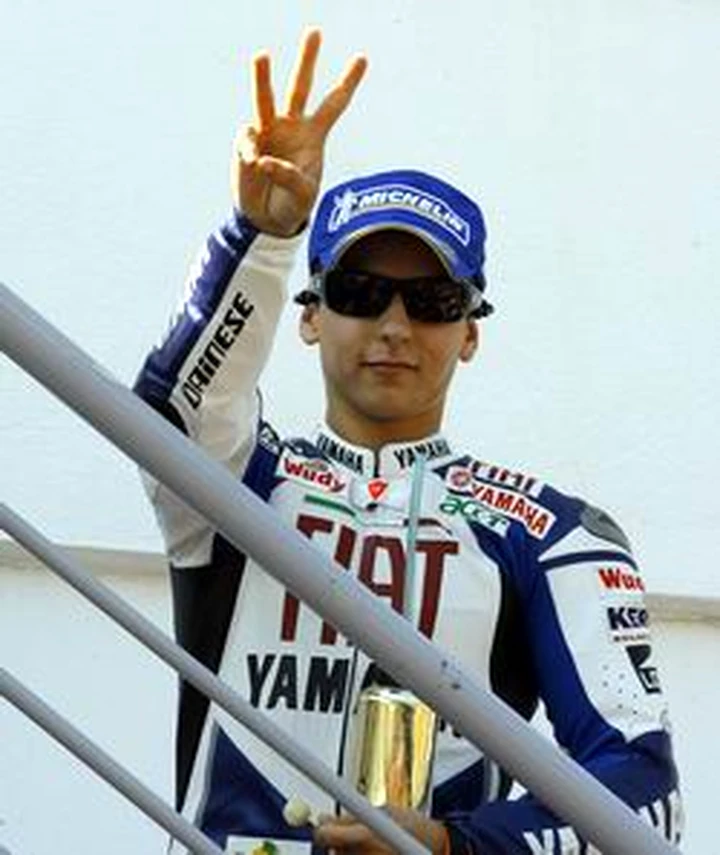 Lorenzo: operazione lampo al braccio dopo il GP