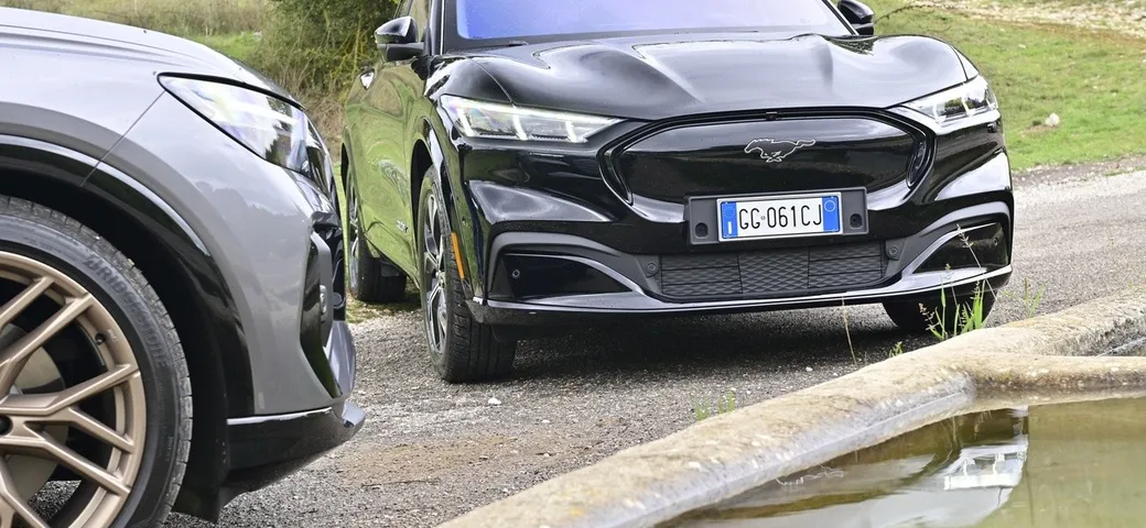 Audi Q4 e-tron Sportback VS Ford Mustang Mach-E: prova su strada