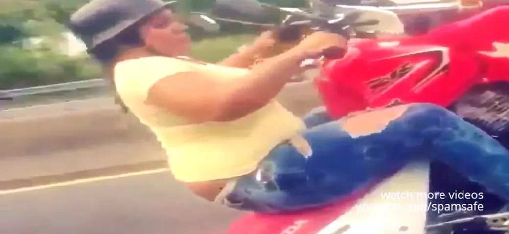 Donna 'oversize' stunt-woman [Video]