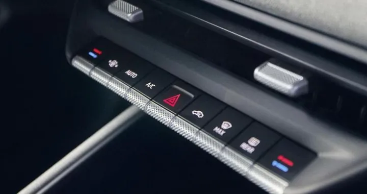 I pulsanti tornano sulle auto: perché tanti stanno facendo marcia indietro sui touchscreen