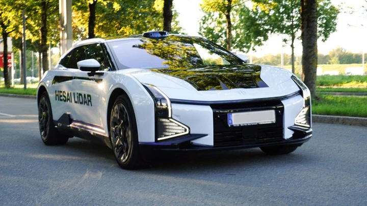 Nuovo LiDAR 6D Hesai: più precisione, più portata e visione a colori per le auto