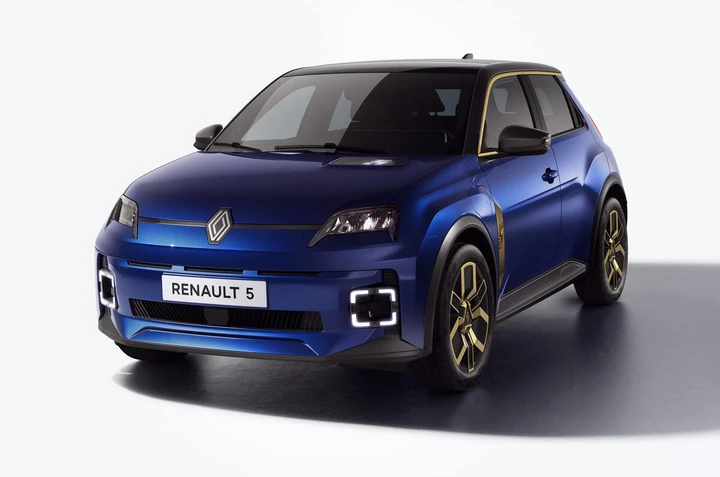 Renault 5 si aggiorna: più autonomia, nuova batteria LFP e un tocco da Clio Williams