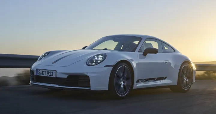 Porsche 911 Carrera T: un nuovo modello per un’esperienza di guida leggera e dinamica