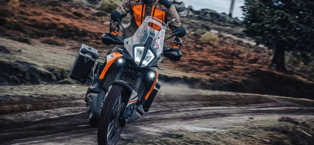KTM 890 Adventure 2023: info e caratteristiche