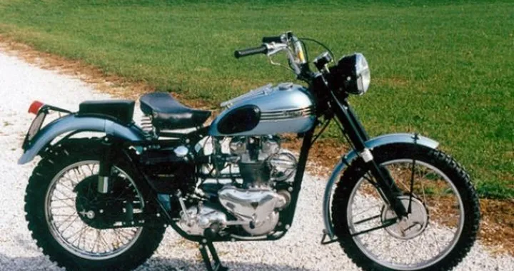 Triumph Trophy Custom del 1955 di James Dean