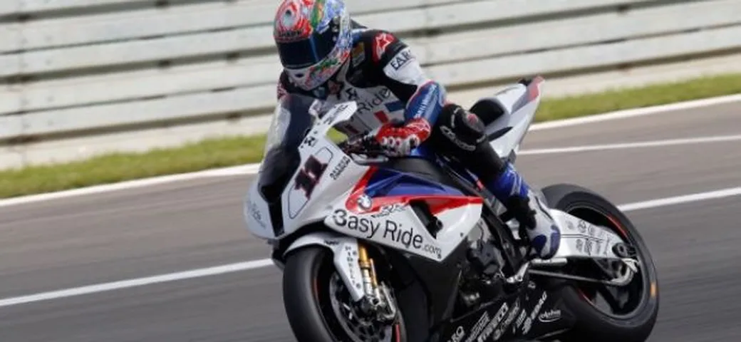 WSBK, test di Magny Cours: per Corser e Haslam  S 1000 RR 2011 più potente ed equilibrata